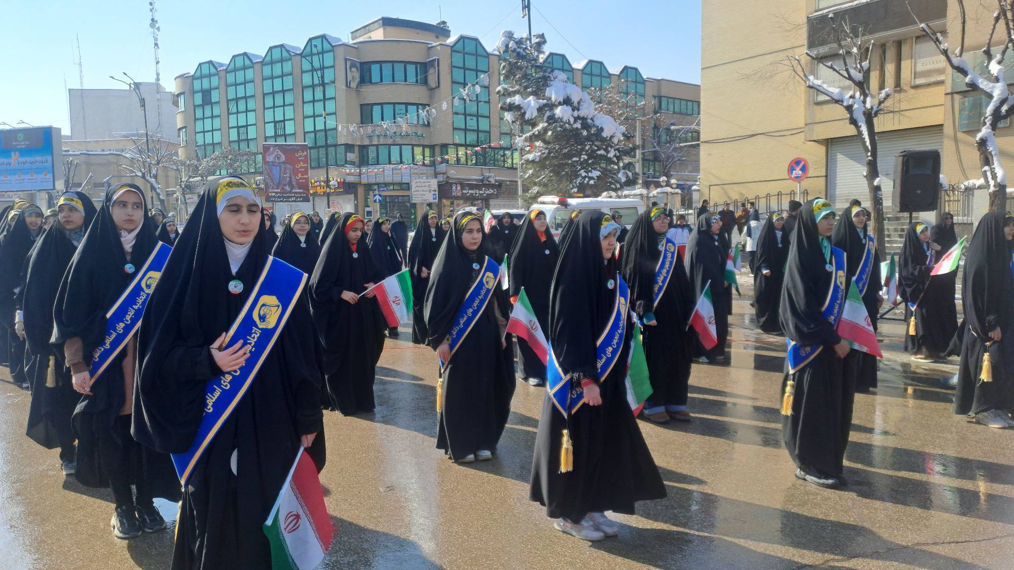 حضور پرشور دانش آموزان عضو انجمن های اسلامی  در راهپیمایی 22 بهمن