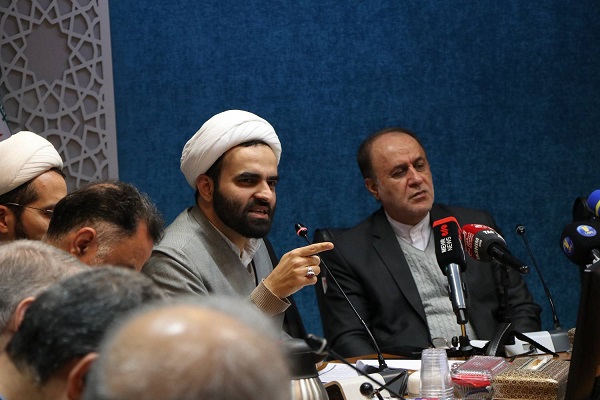 رونمایی از پوستر سیزدهمین دوره نمایشگاههای مدرسه انقلاب