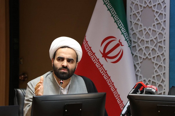 رونمایی از پوستر سیزدهمین دوره نمایشگاههای مدرسه انقلاب