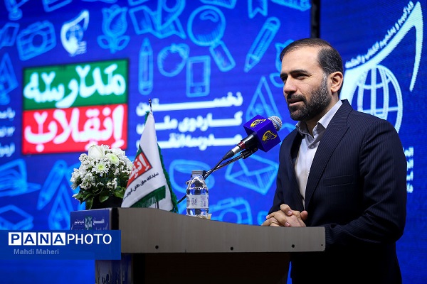 افتتاحیه کاردوی سیزدهمین دوره نمایشگاههای مدرسه انقلاب