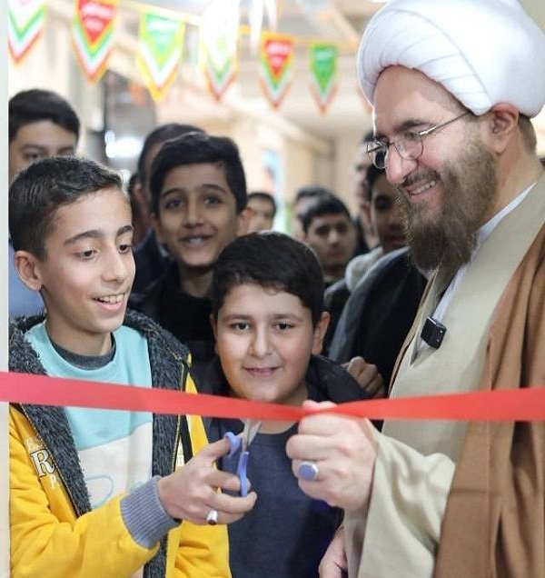 گزارش تصویری افتتاحیه نمایشگاه مدرسه انقلاب استان قزوین با حضور نماینده مقام معظم رهبری و دبیرکل اتحادیه انجمن های اسلامی دانش آموزان