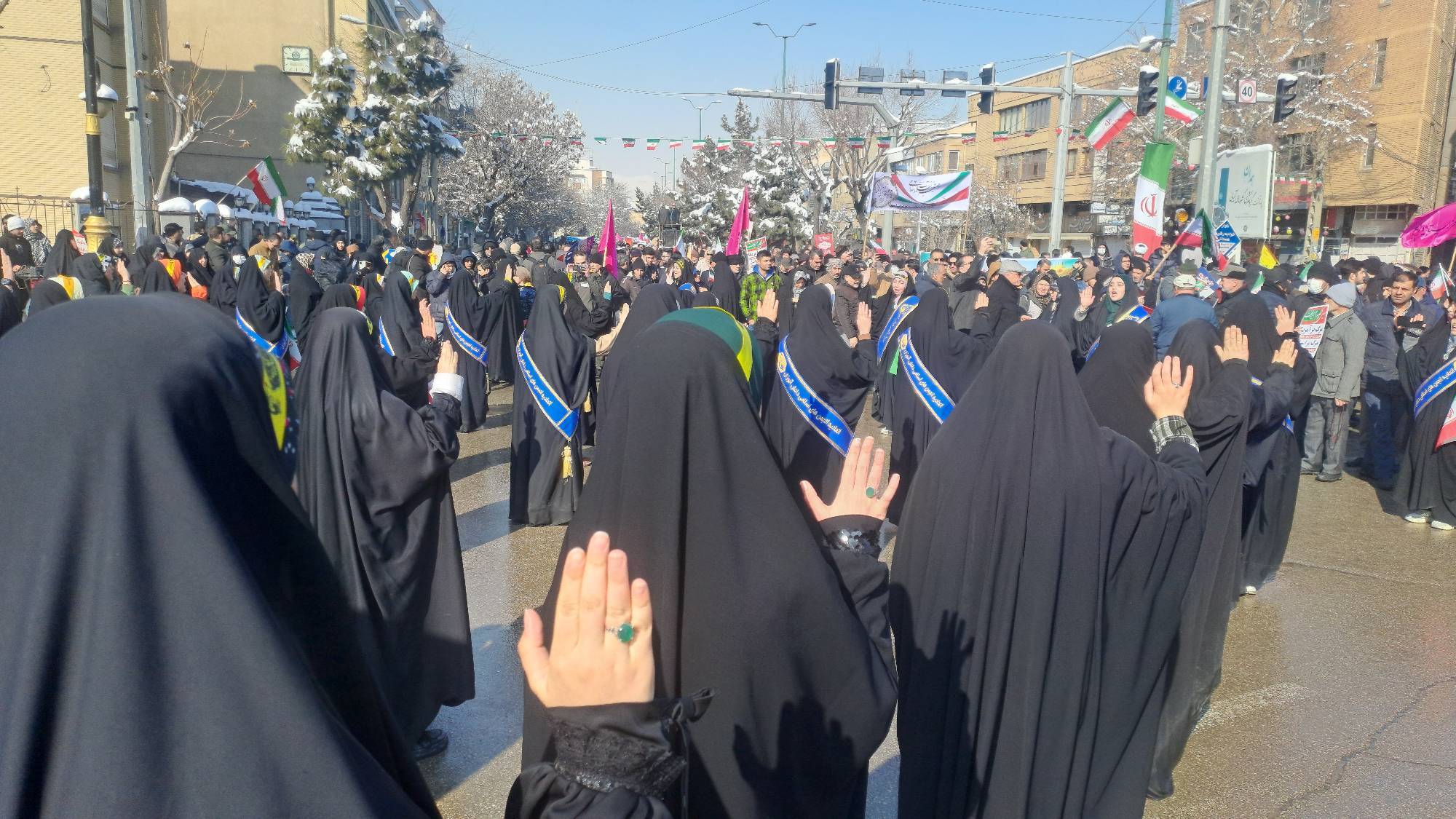 حضور پرشور دانش آموزان عضو انجمن های اسلامی  در راهپیمایی 22 بهمن