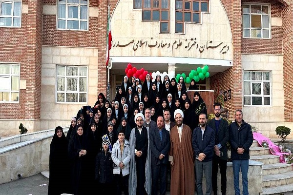 گزارش تصویری افتتاحیه نمایشگاه مدرسه انقلاب استان قزوین با حضور نماینده مقام معظم رهبری و دبیرکل اتحادیه انجمن های اسلامی دانش آموزان