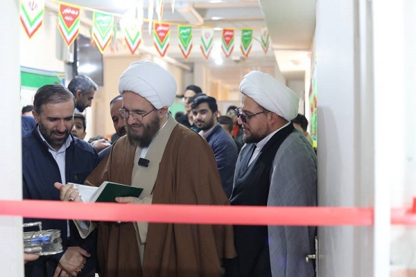 گزارش تصویری افتتاحیه نمایشگاه مدرسه انقلاب استان قزوین با حضور نماینده مقام معظم رهبری و دبیرکل اتحادیه انجمن های اسلامی دانش آموزان