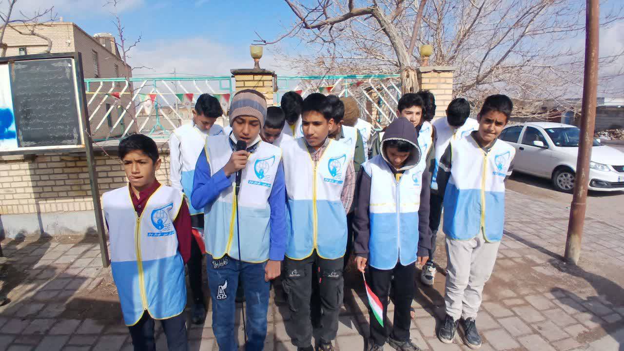 حضور پرشور دانش آموزان عضو انجمن های اسلامی  در راهپیمایی 22 بهمن