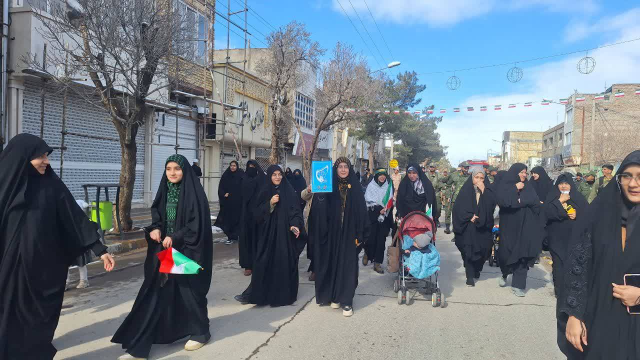 حضور پرشور دانش آموزان عضو انجمن های اسلامی  در راهپیمایی 22 بهمن