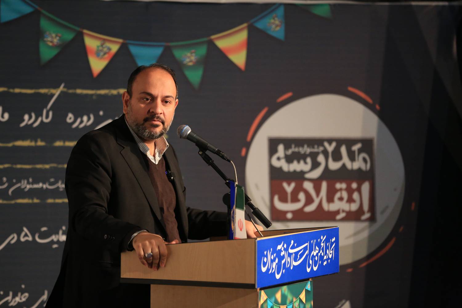 معاون پرورشی و فرهنگی وزارت آموزش‌وپرورش، در دومین کاردو ملی مدرسه انقلاب: مدرسه تنگه اُحد نظام است؛ اگر به دانش‌آموز میدان ندهیم، دشمن میدان می‌دهد